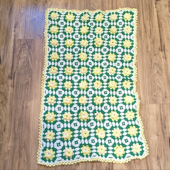 handmade hand knit granny square floral crochet baby blanket - Picture 5 of 6